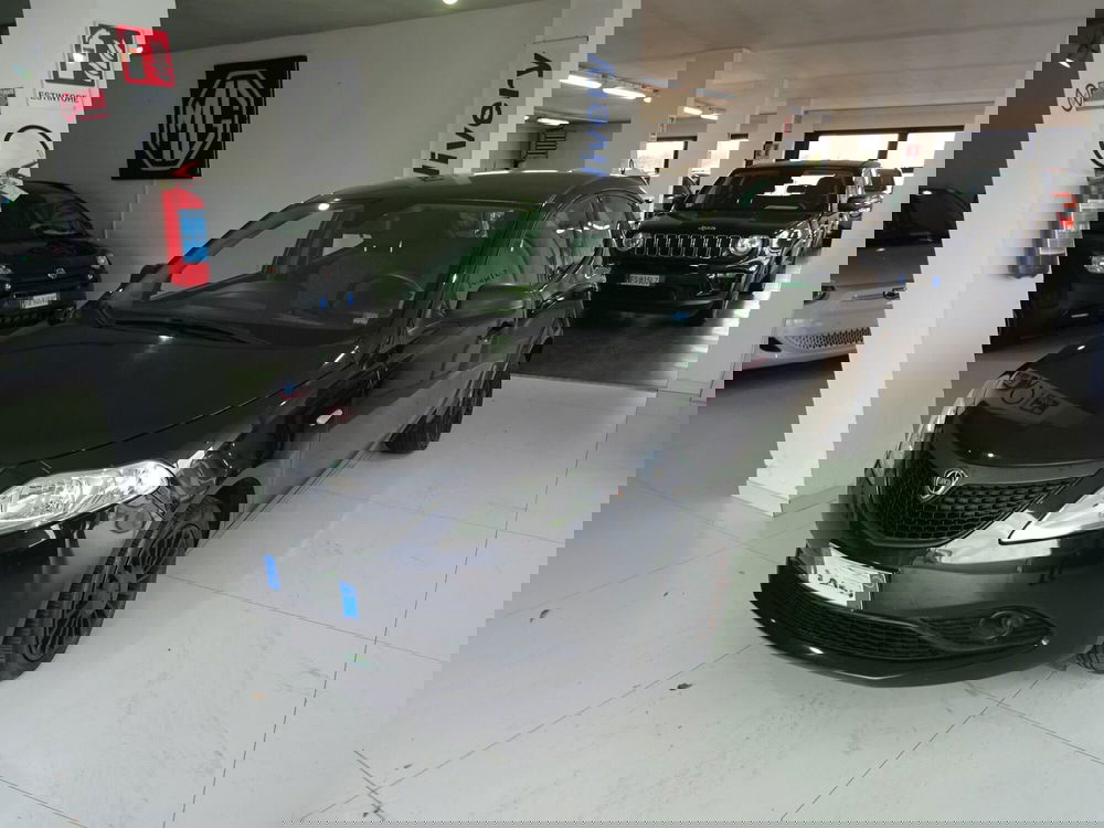 Lancia Ypsilon usata a Lucca