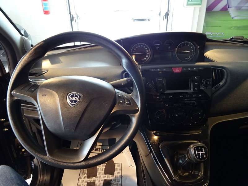 Lancia Ypsilon usata a Lucca (10)