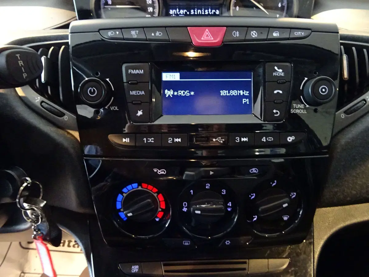Lancia Ypsilon usata a Lucca (11)