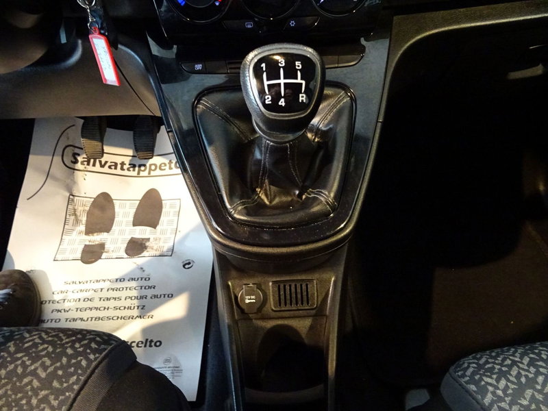Lancia Ypsilon usata a Lucca (12)
