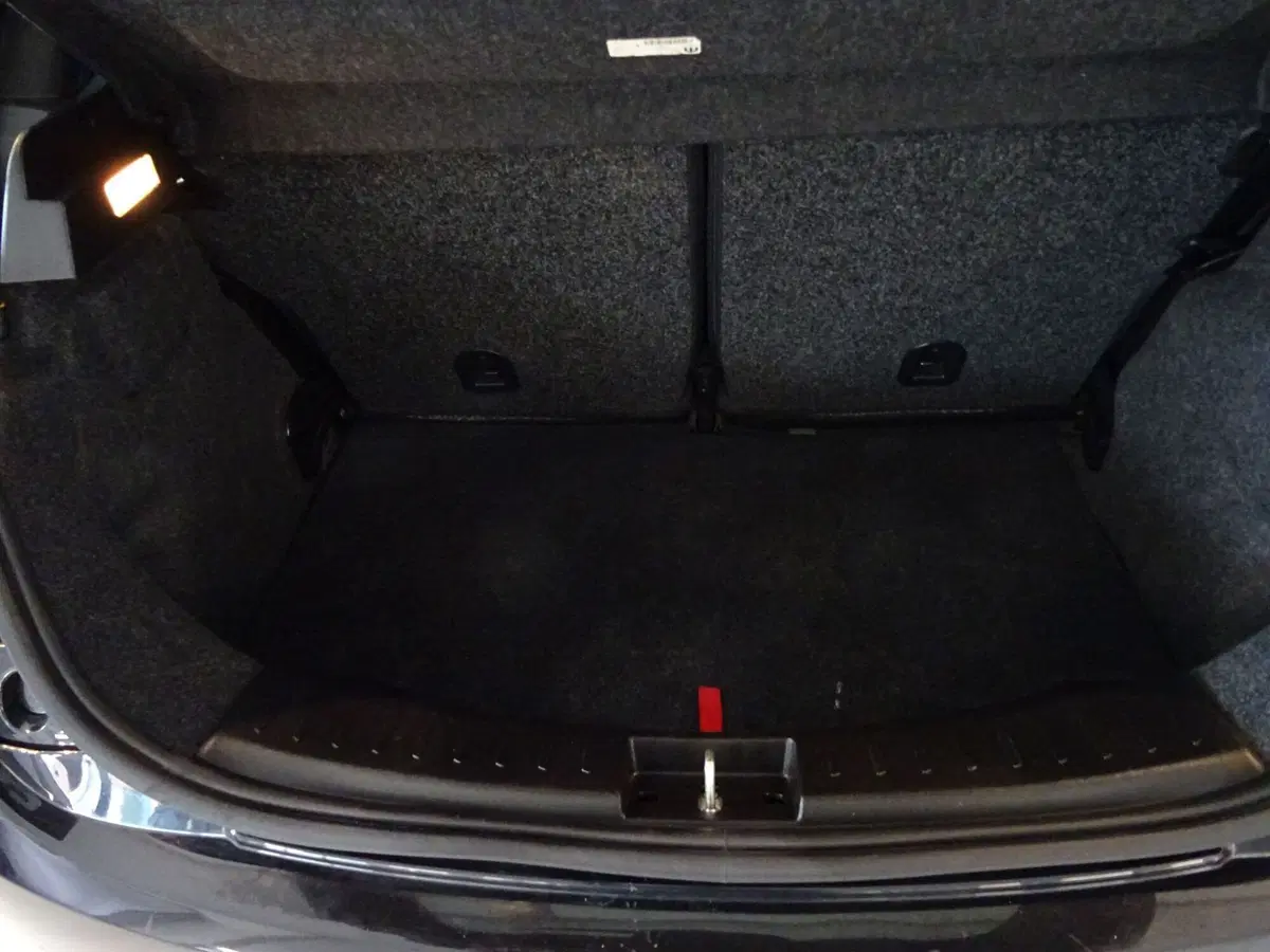 Lancia Ypsilon usata a Lucca (14)