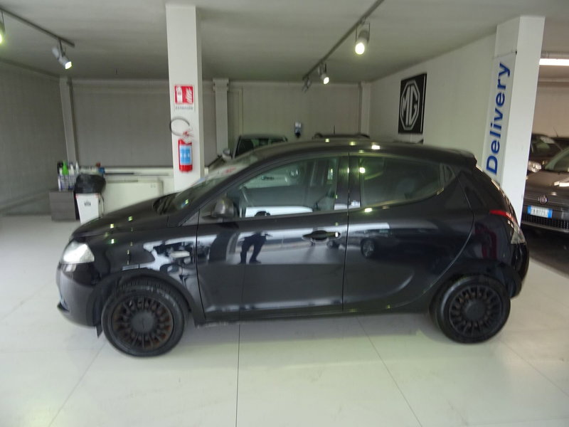 Lancia Ypsilon usata a Lucca (2)