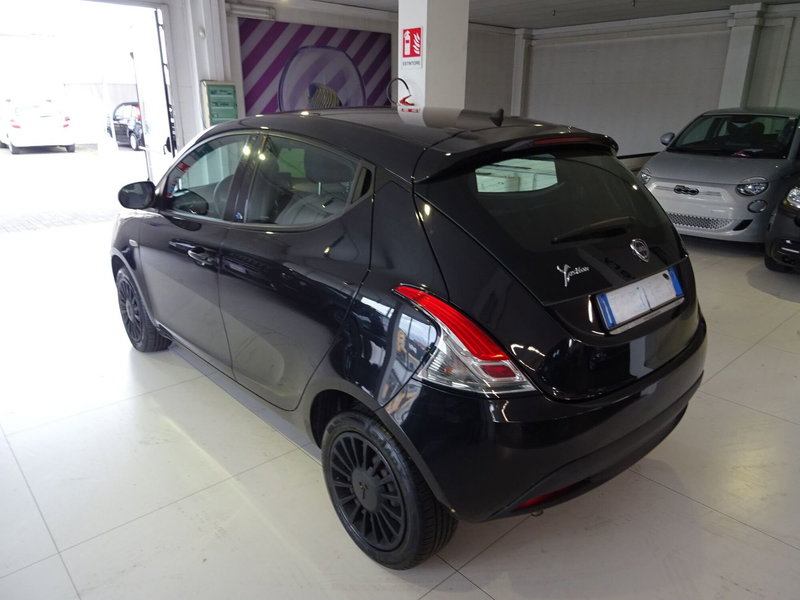 Lancia Ypsilon usata a Lucca (3)