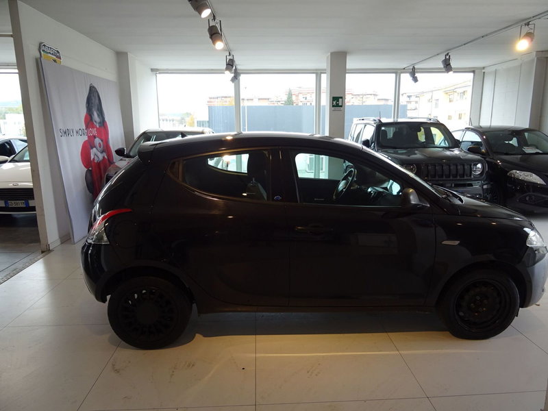 Lancia Ypsilon usata a Lucca (5)
