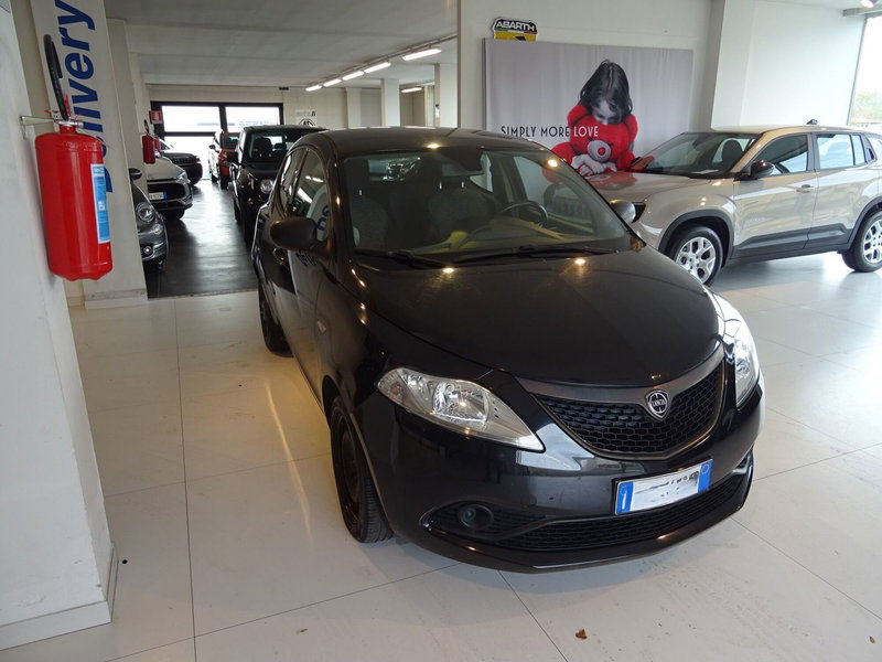 Lancia Ypsilon usata a Lucca (6)