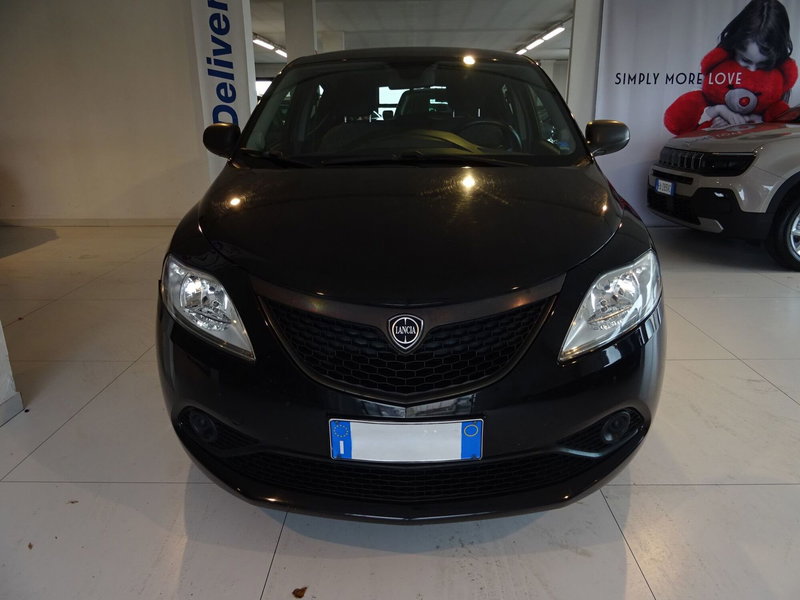 Lancia Ypsilon usata a Lucca (7)