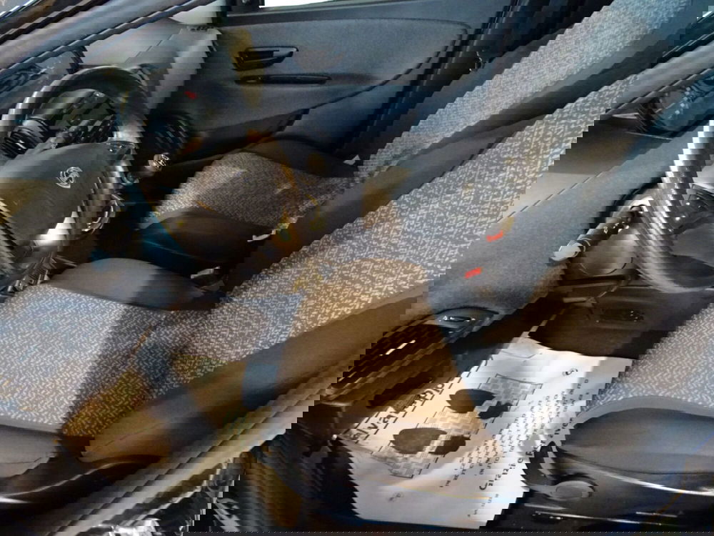 Lancia Ypsilon usata a Lucca (9)