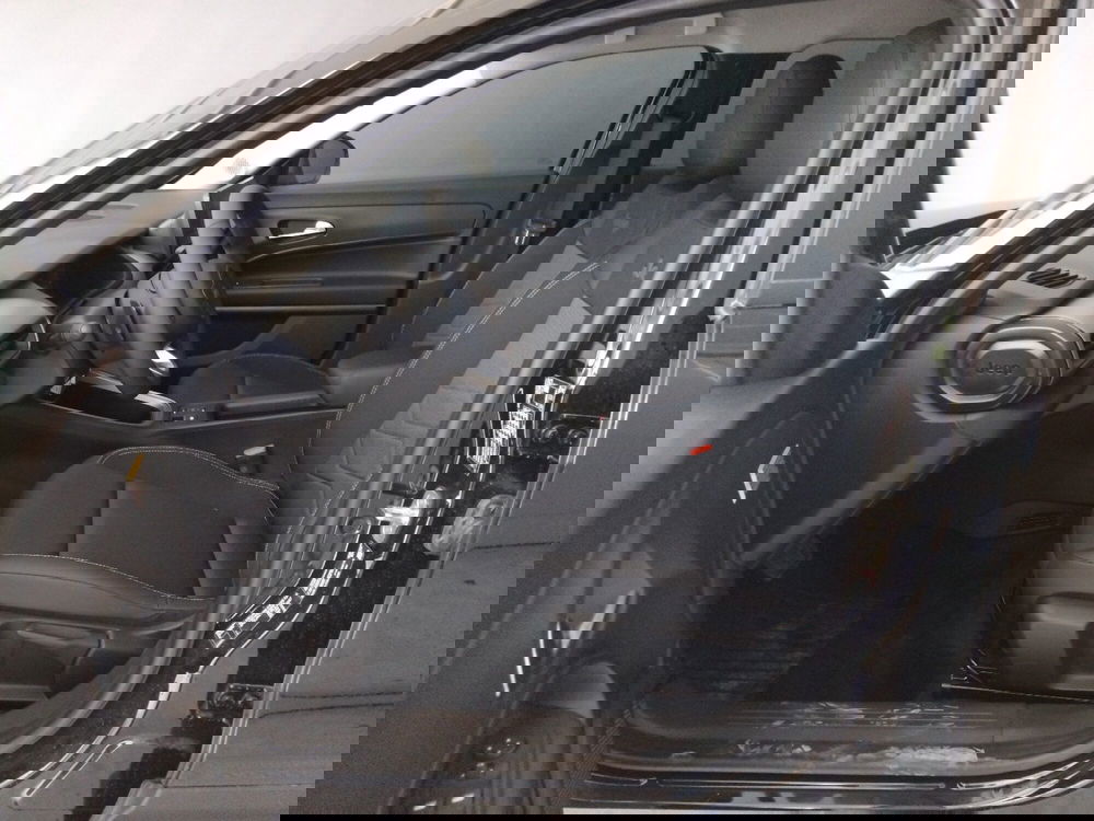 Jeep Avenger nuova a Roma (13)