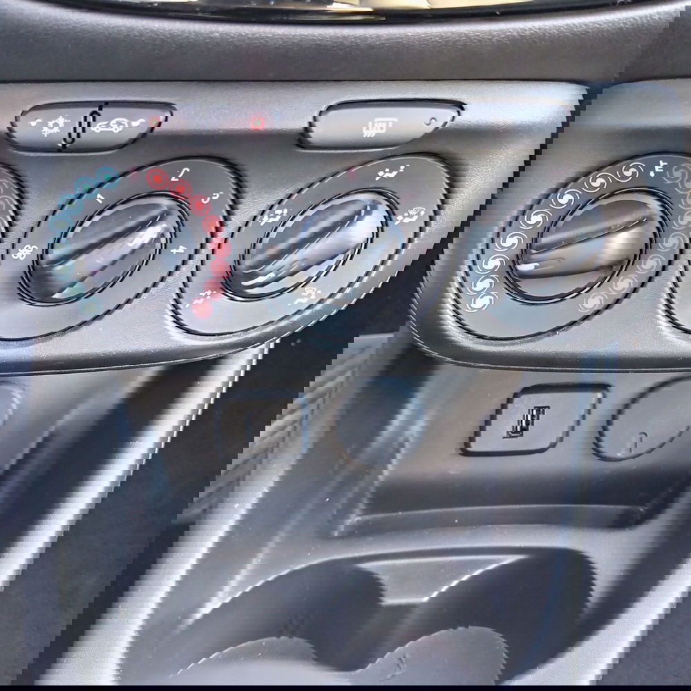 Opel Corsa usata a L'Aquila (14)