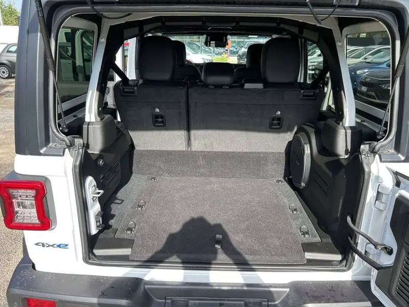 Jeep Wrangler Unlimited nuova a Roma (12)
