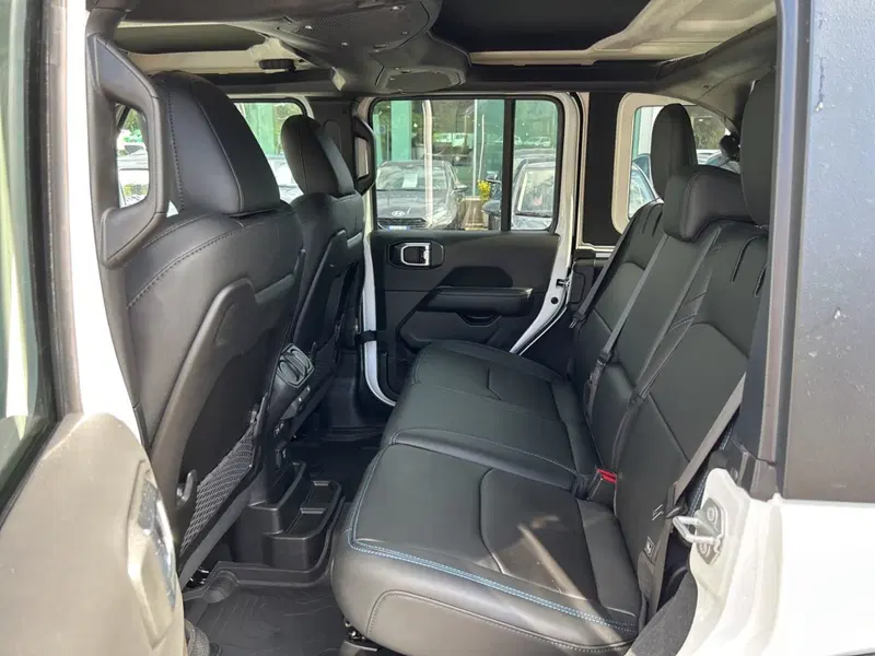 Jeep Wrangler Unlimited nuova a Roma (17)