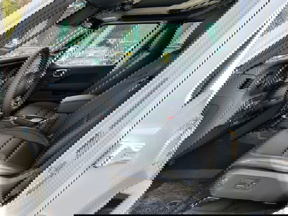 Jeep Wrangler Unlimited nuova a Roma (18)