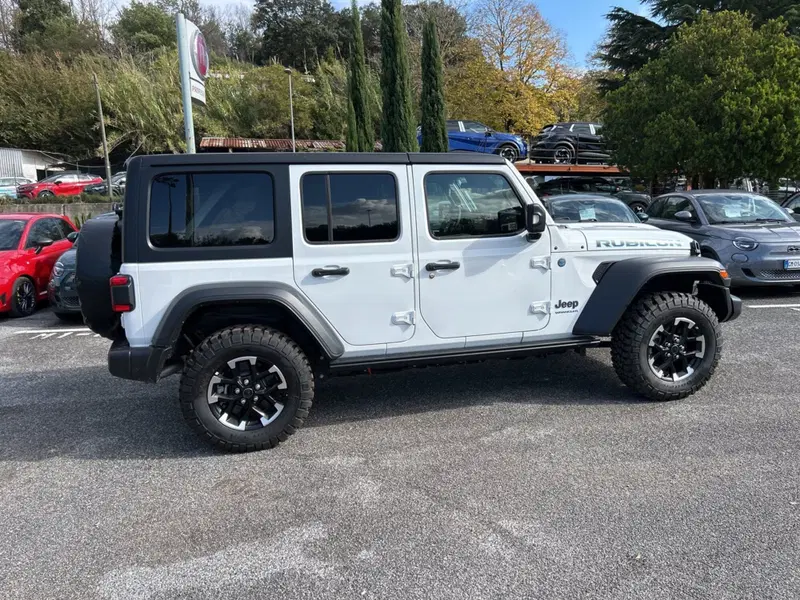 Jeep Wrangler Unlimited nuova a Roma (6)