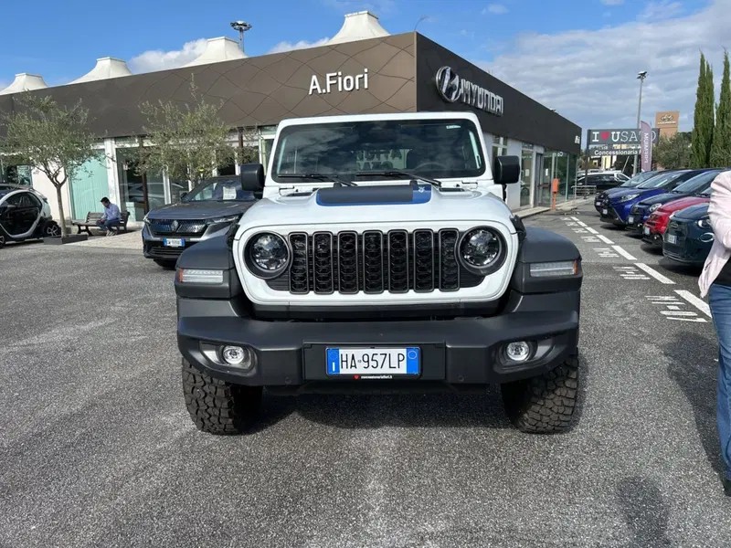 Jeep Wrangler Unlimited nuova a Roma (7)