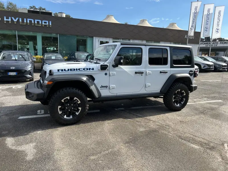 Jeep Wrangler Unlimited nuova a Roma (8)