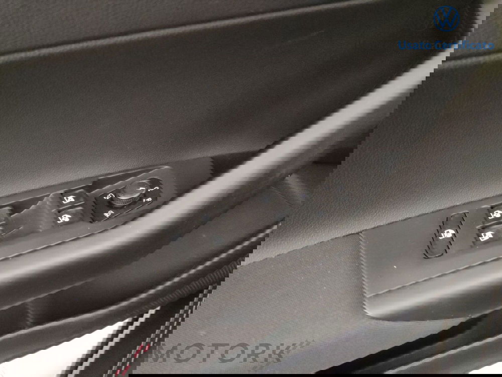 Volkswagen T-Cross usata a Varese (16)