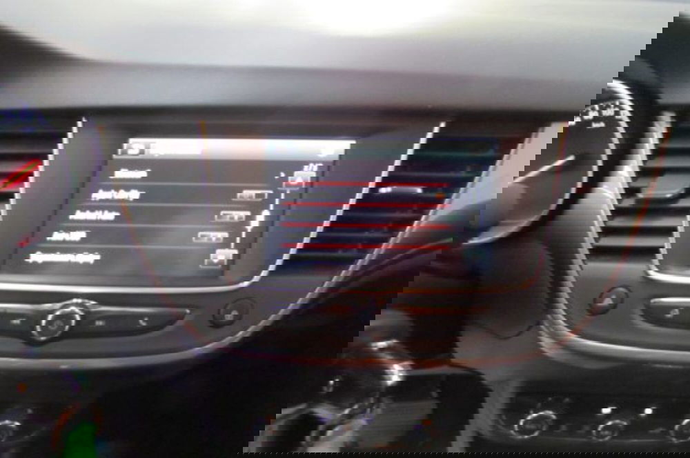 Opel Crossland X usata a Milano (9)