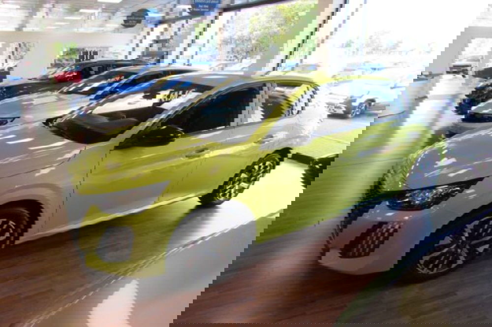 Peugeot 208 nuova a Milano