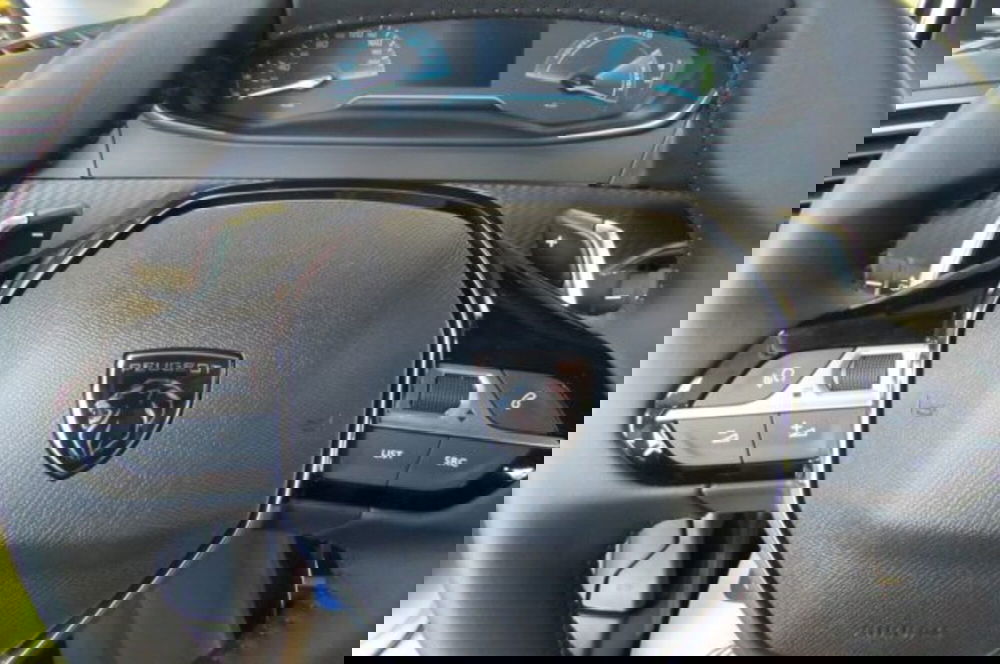 Peugeot 208 nuova a Milano (11)