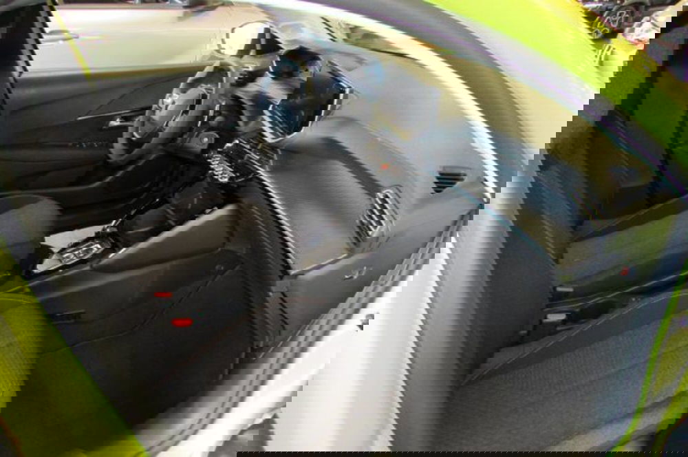 Peugeot 208 nuova a Milano (15)