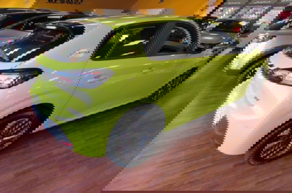 Peugeot 208 nuova a Milano (3)