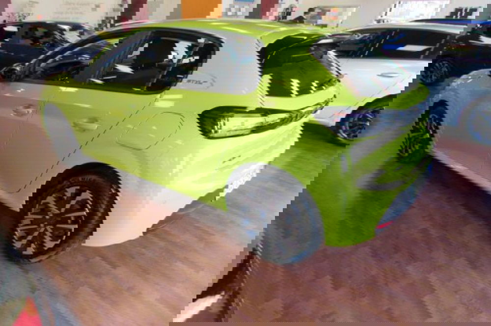 Peugeot 208 nuova a Milano (4)