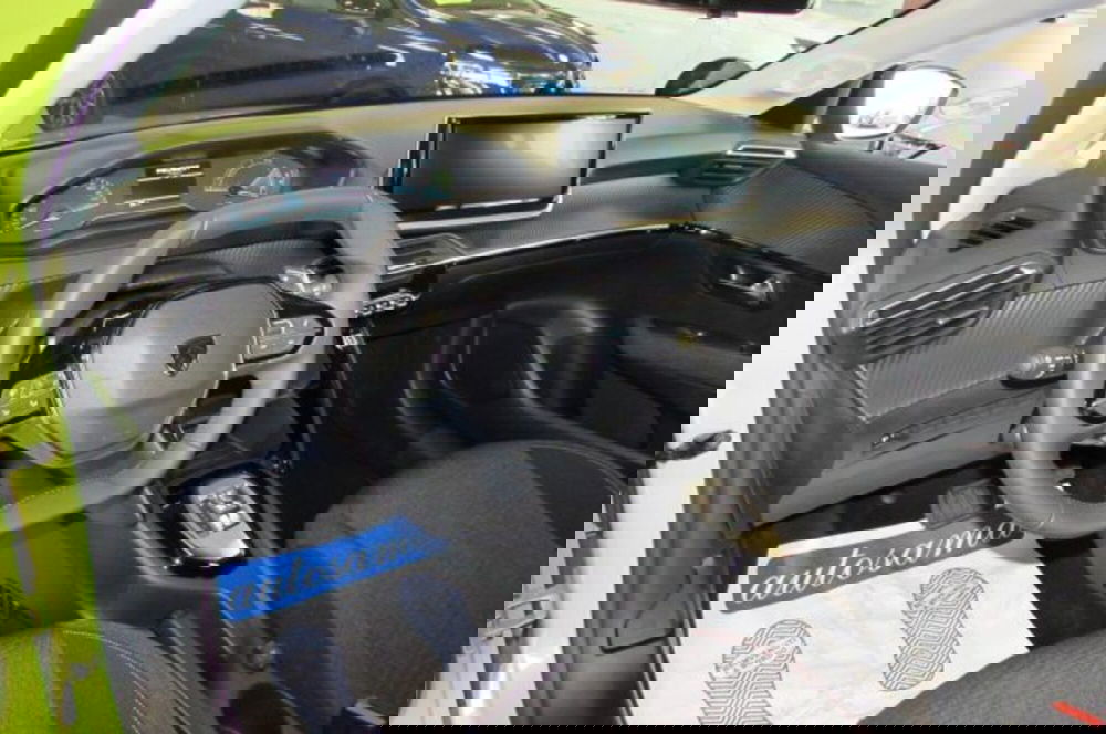 Peugeot 208 nuova a Milano (7)