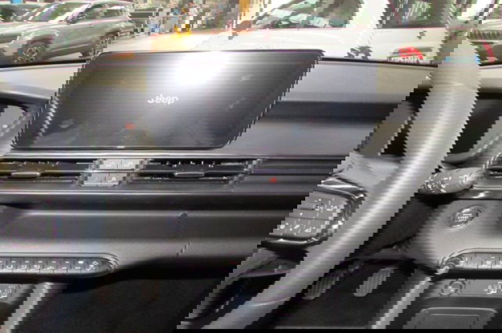 Jeep Avenger nuova a Milano (8)