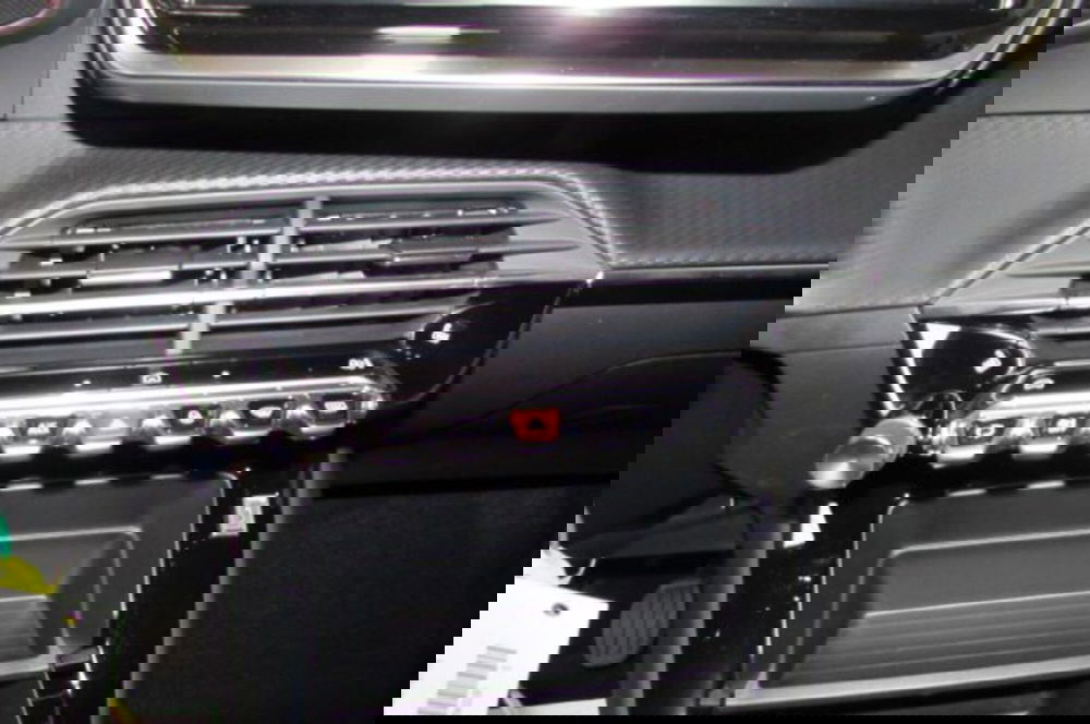 Peugeot 2008 nuova a Milano (10)