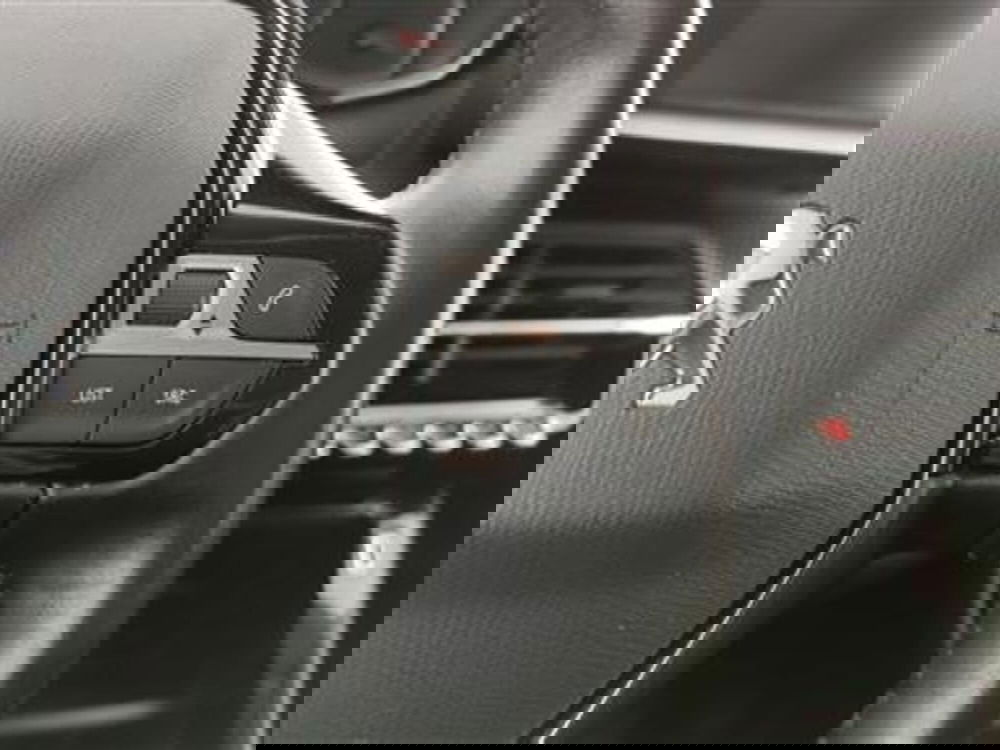 Peugeot 208 usata a Bari (15)