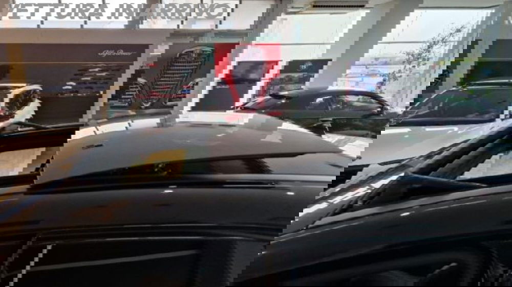 Alfa Romeo Stelvio nuova a Modena (6)