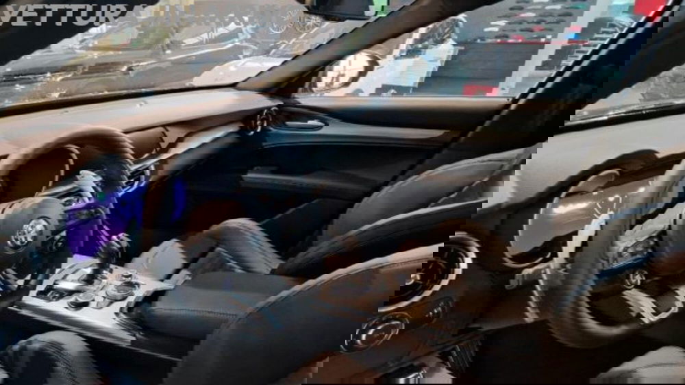 Alfa Romeo Stelvio nuova a Modena (7)