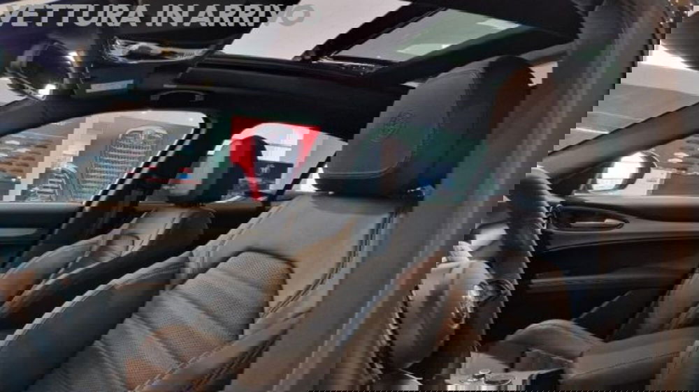 Alfa Romeo Stelvio nuova a Modena (8)