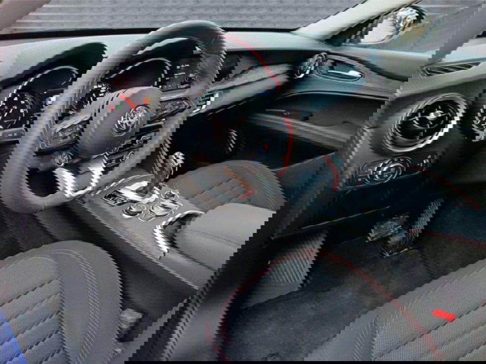 Alfa Romeo Stelvio usata a Bari (10)