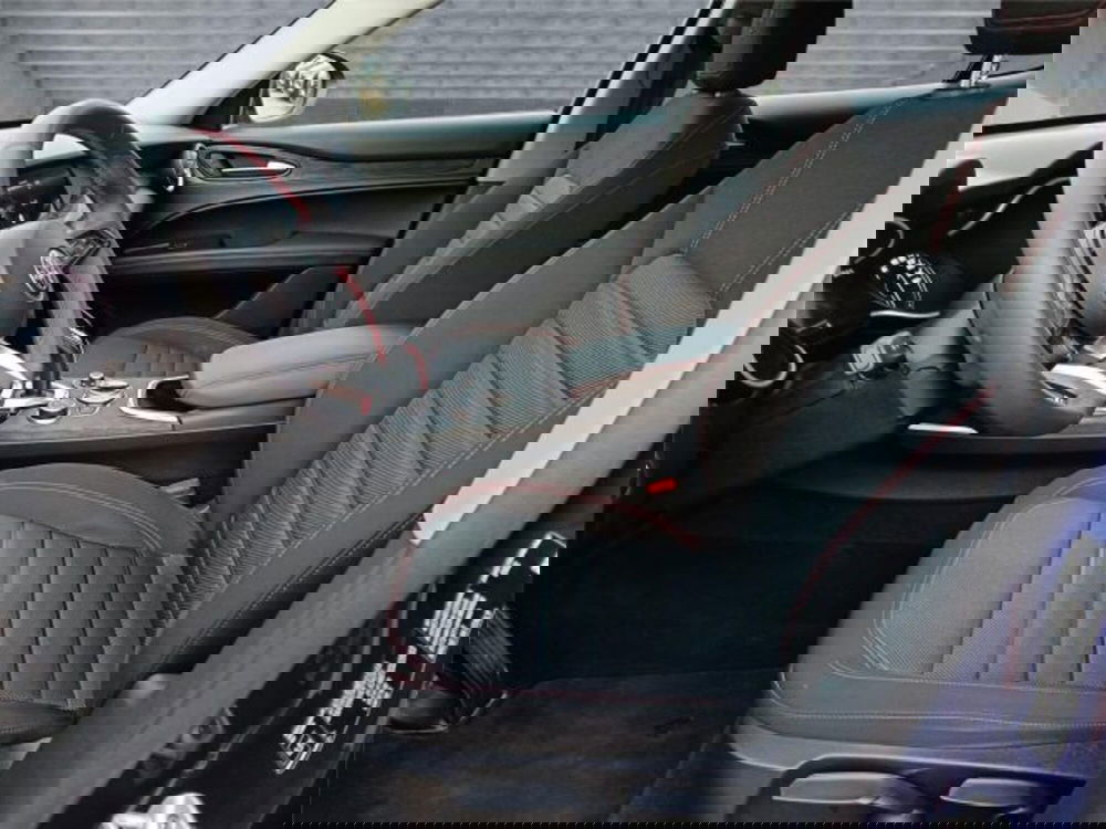 Alfa Romeo Stelvio usata a Bari (11)