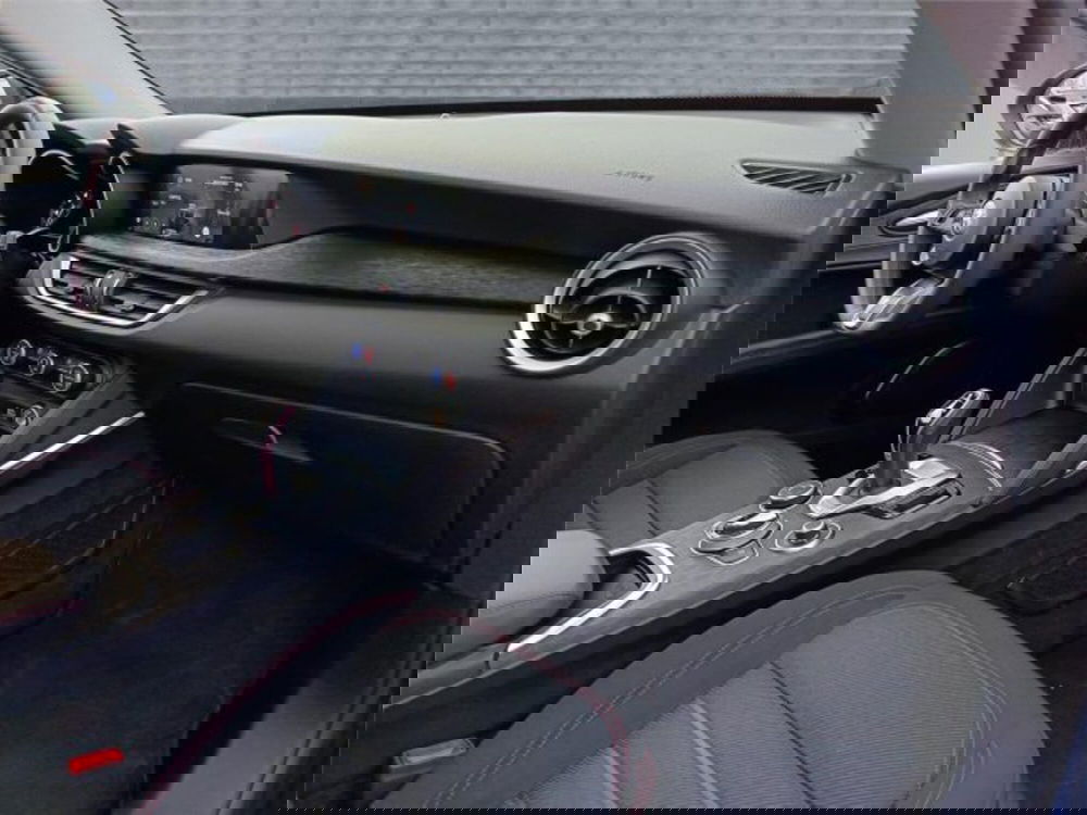 Alfa Romeo Stelvio usata a Bari (12)