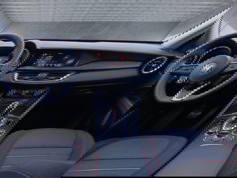 Alfa Romeo Stelvio usata a Bari (13)