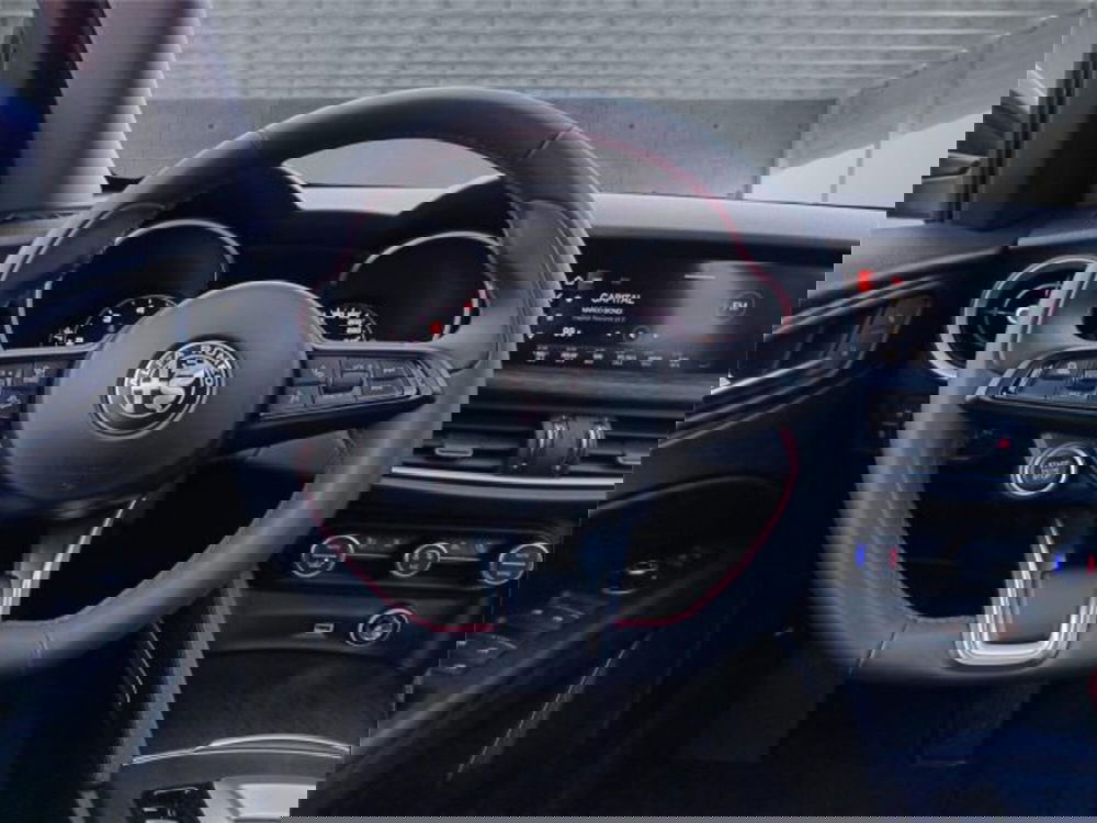 Alfa Romeo Stelvio usata a Bari (14)