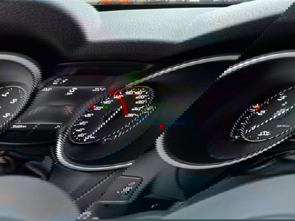 Alfa Romeo Stelvio usata a Bari (16)