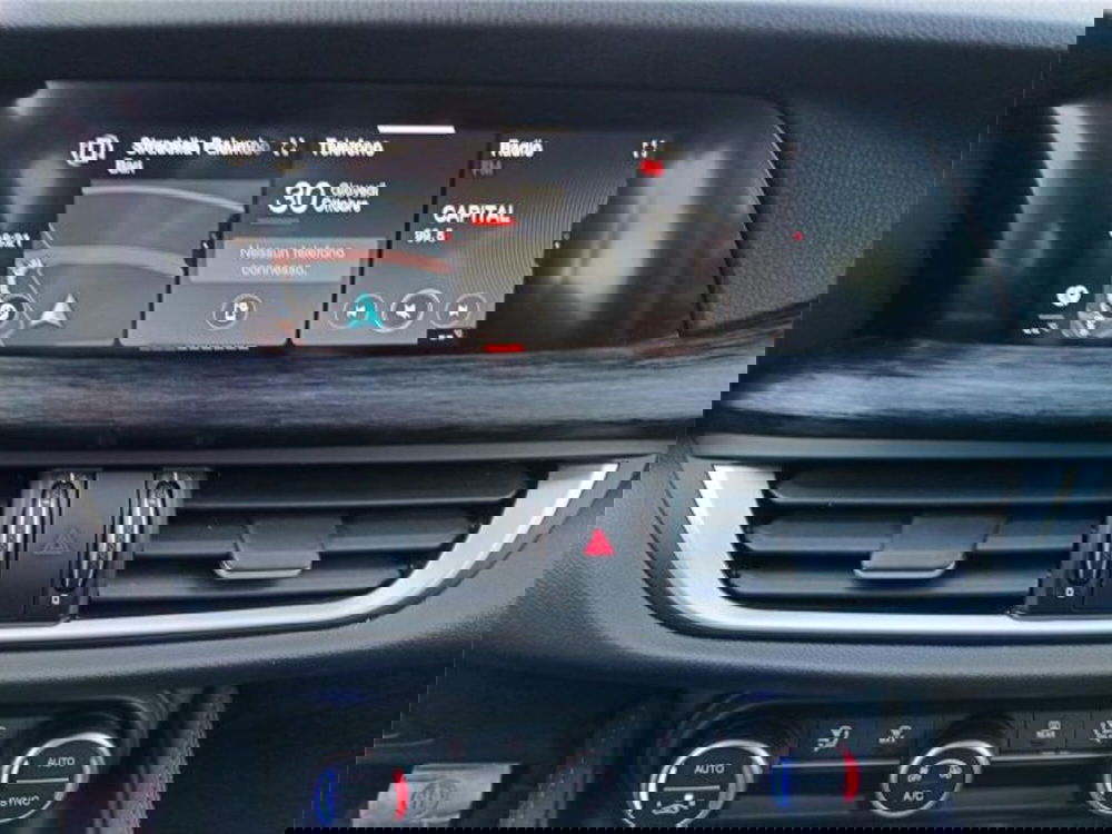 Alfa Romeo Stelvio usata a Bari (18)