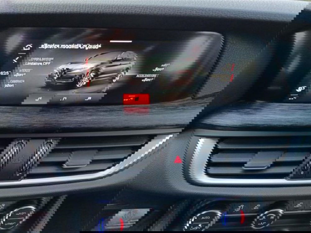 Alfa Romeo Stelvio usata a Bari (19)