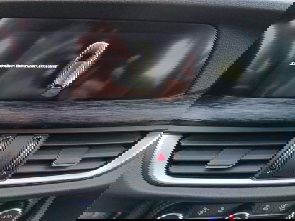 Alfa Romeo Stelvio usata a Bari (20)