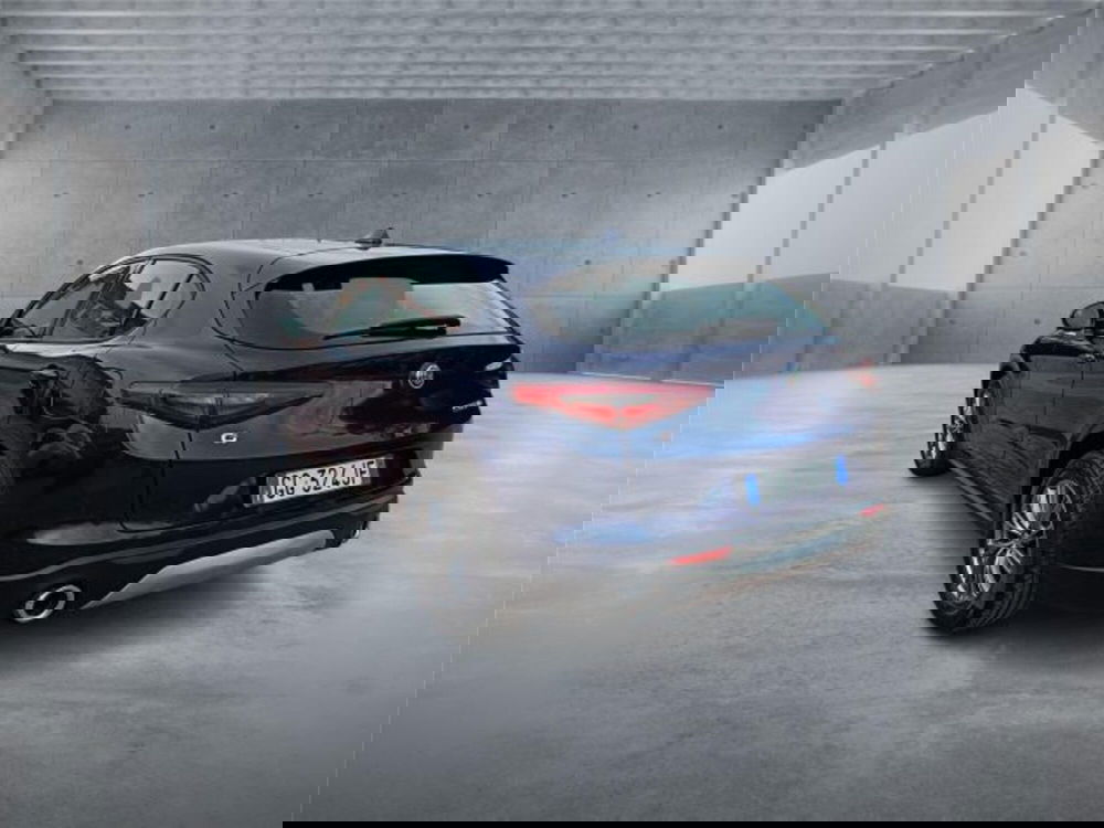 Alfa Romeo Stelvio usata a Bari (4)