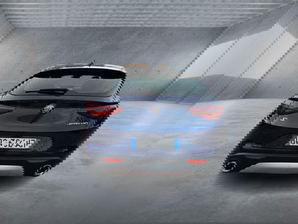 Alfa Romeo Stelvio usata a Bari (5)