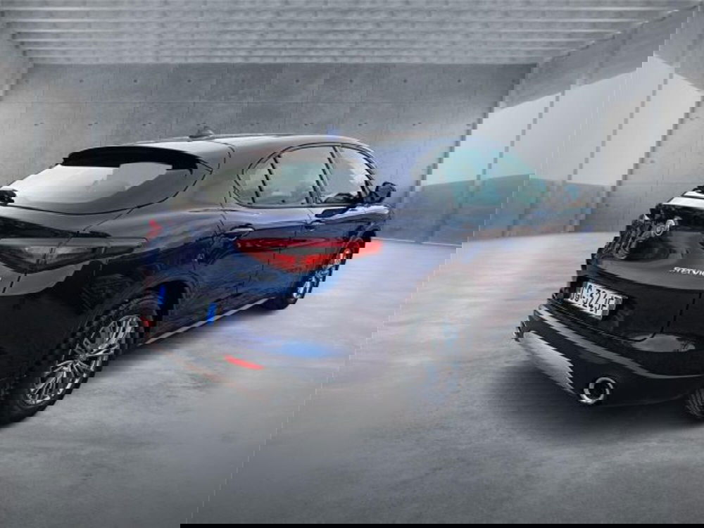 Alfa Romeo Stelvio usata a Bari (6)