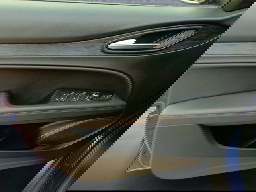 Alfa Romeo Stelvio usata a Bari (9)