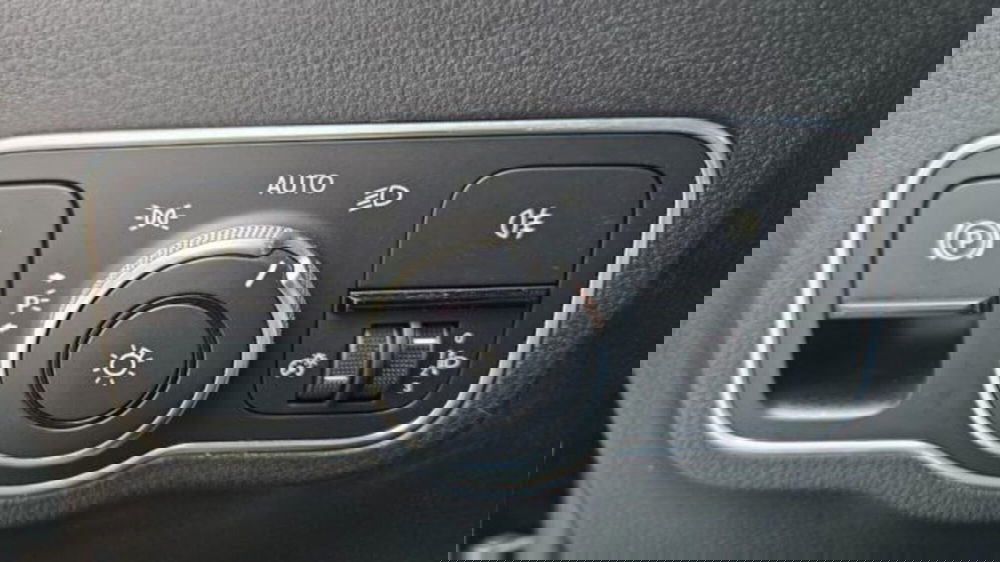 Mercedes-Benz GLA SUV usata a Lucca (9)