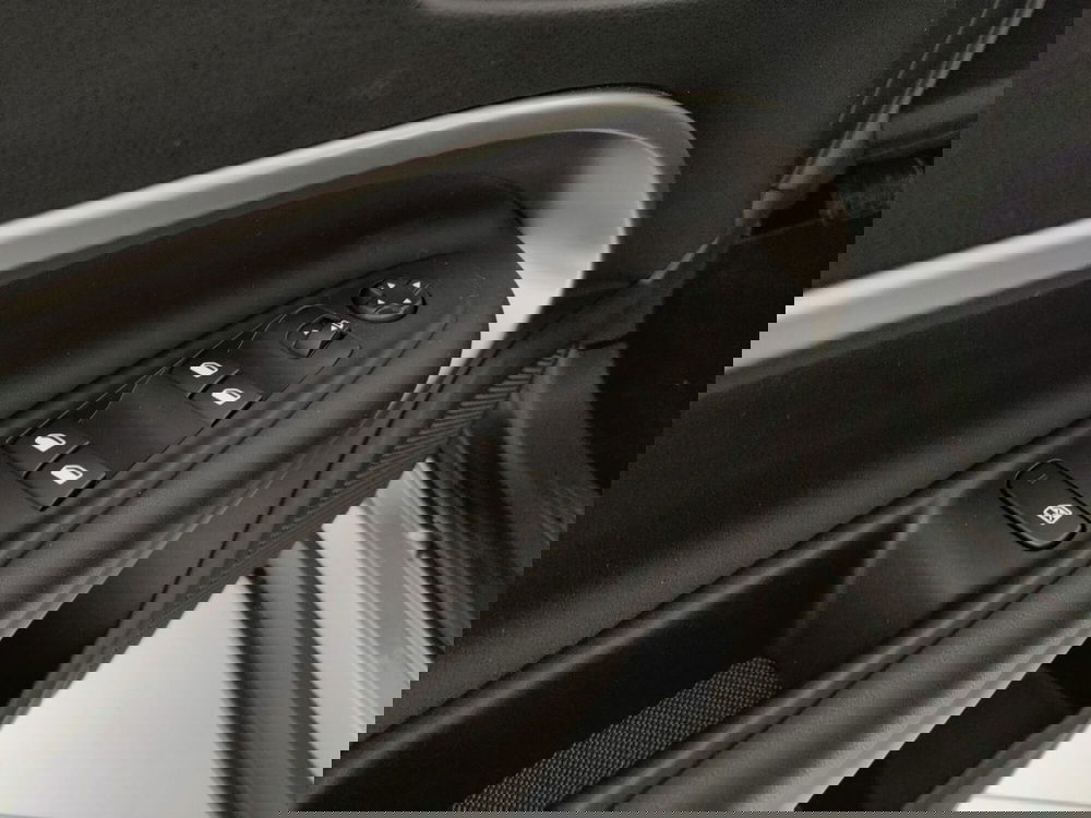 Jeep Avenger usata a Caserta (18)