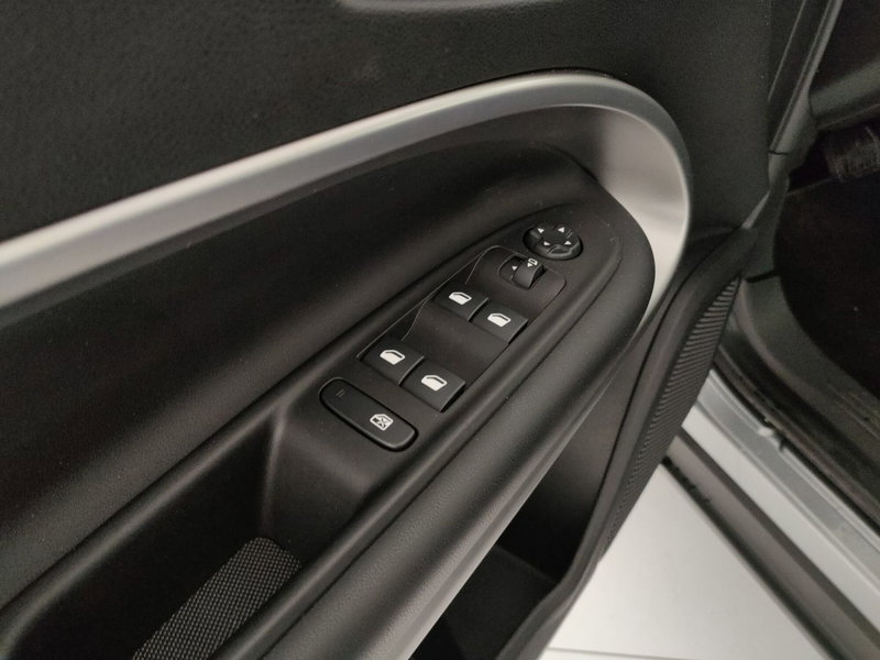 Jeep Avenger usata a Caserta (18)