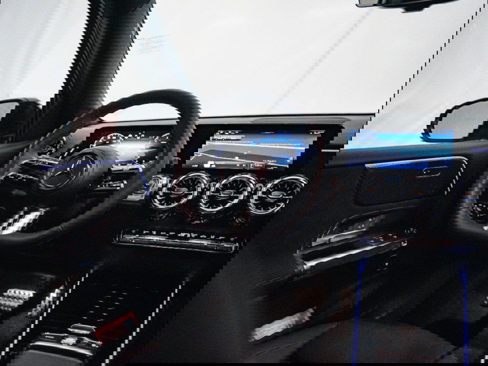 Mercedes-Benz GLB nuova a Macerata (18)